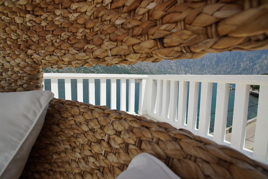 Penthouse Stoliv New Spa-Pool Villa Is Located 5M From The Sea, Exclusive Terrace,Private Jetty Wih Sunbeds, Pebble Beach, Secluded Location Total Area 375M2 At Your Disposal Kotor Exterior foto